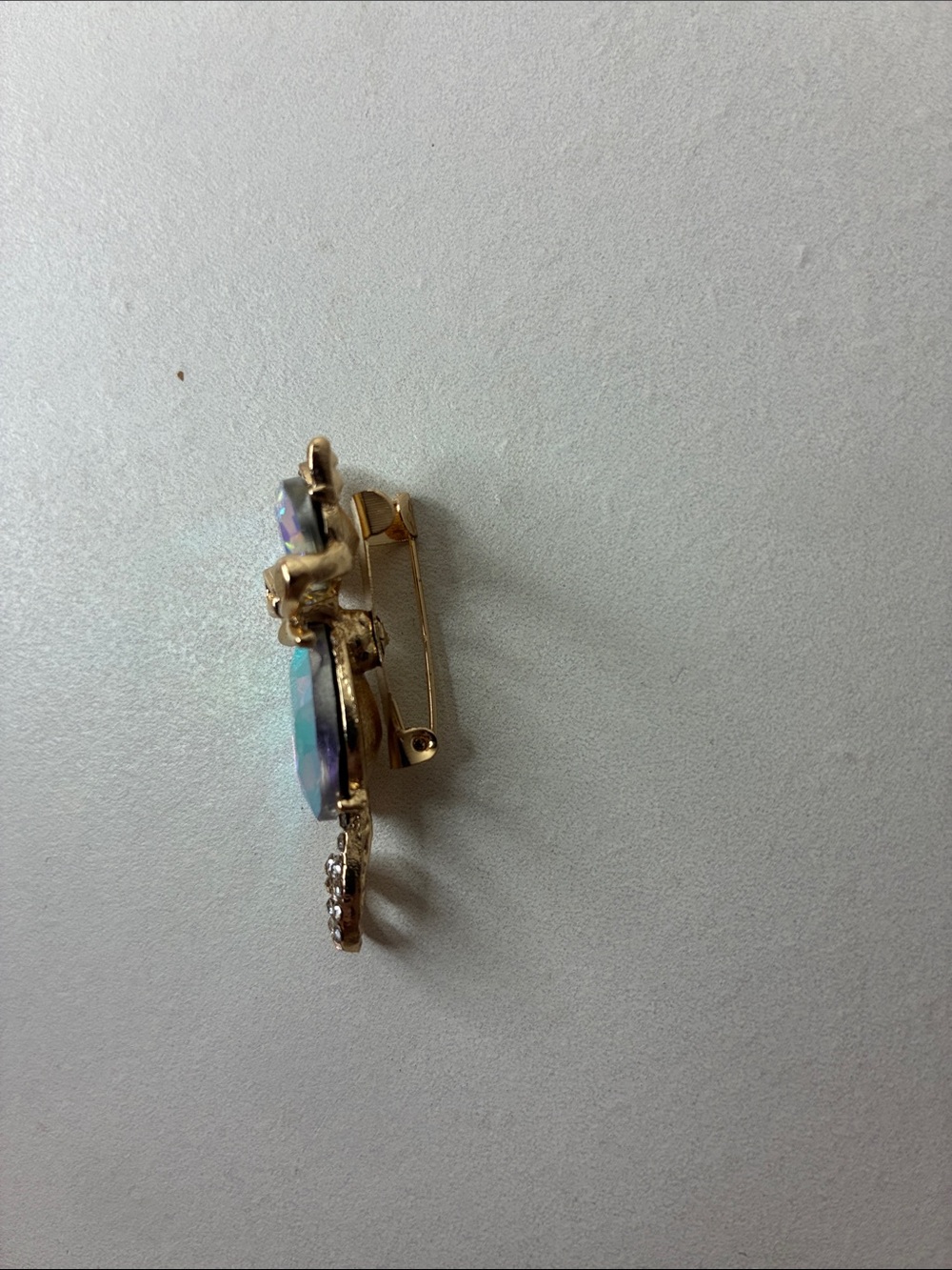 Iridescent Crystal Cat Brooch Rhinestone Gold Tone Pin Vintage Jewelry - Picture 6 of 7